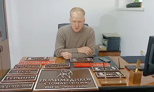 Обзор литых фасадных вывесок